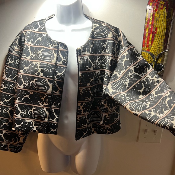 ELIZABETH AND JAMES Astor Print Scuba Jacket. Retail: $495
SIZE: M - Picture 10 of 10